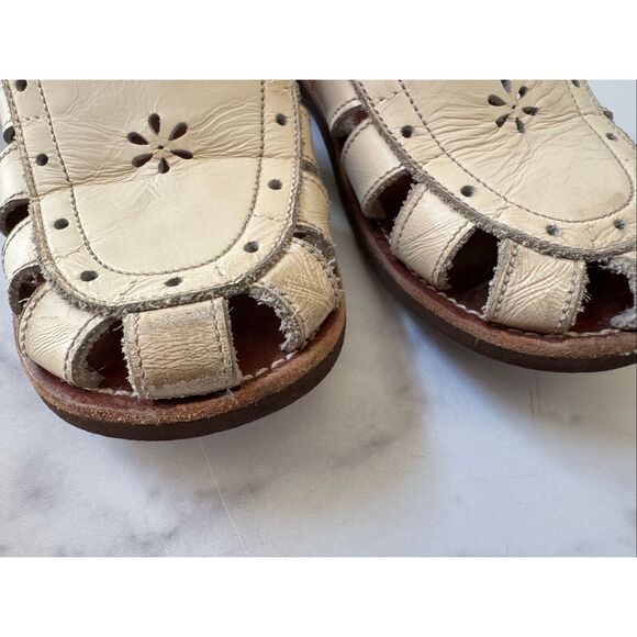 Adelisa & Co 12.5-13 white closed toe eyelet vintage style leather laser cut flo - Picture 6 of 6